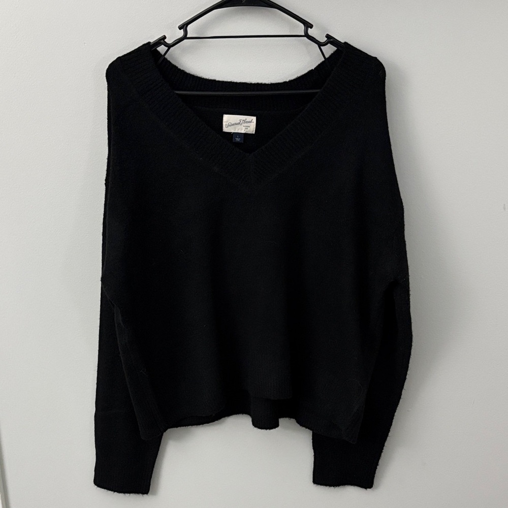 Universal Thread Women's Classic Black V-Neck Sweater